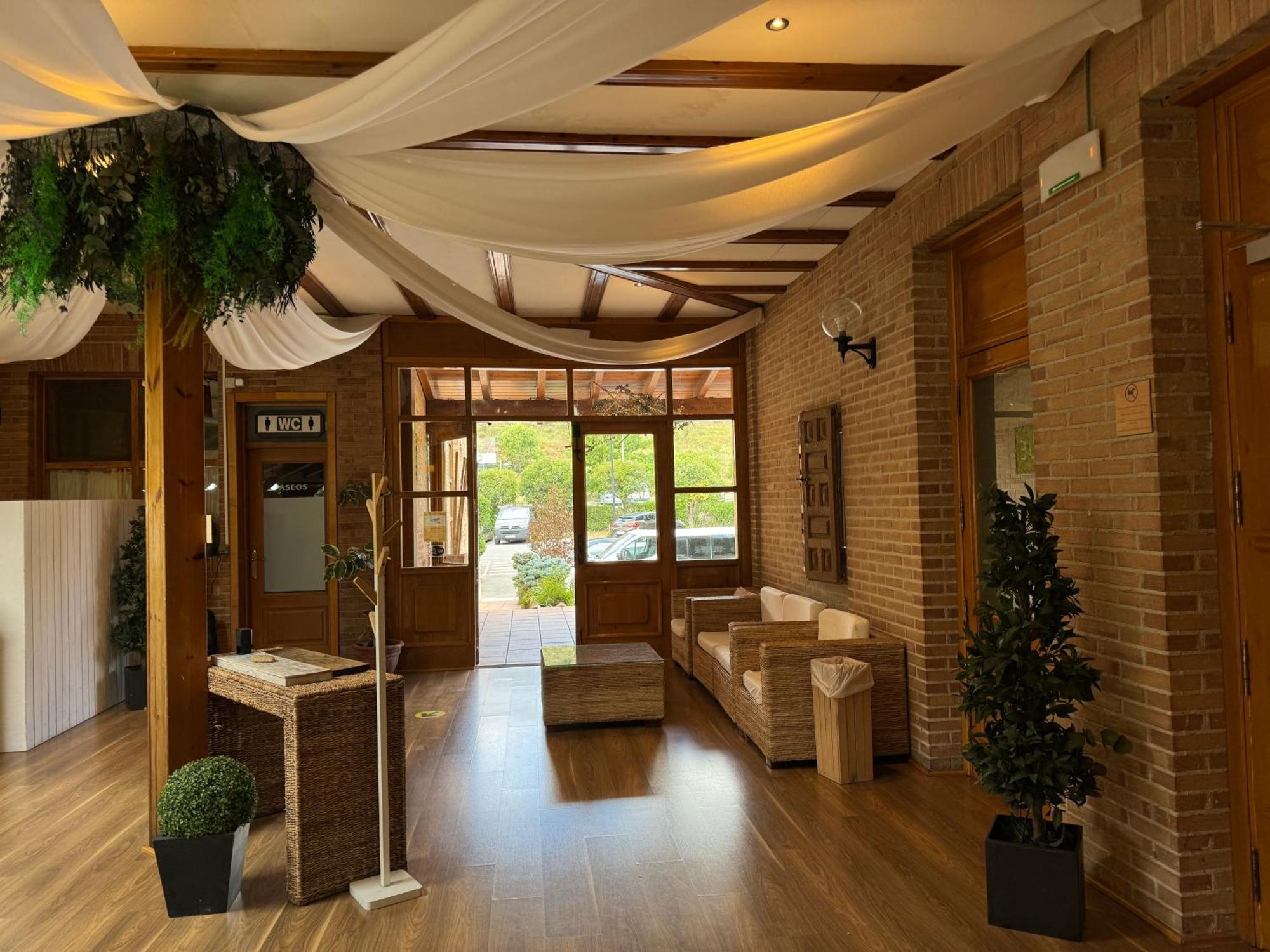 Albergue Jakue Puente la Reina エクステリア 写真